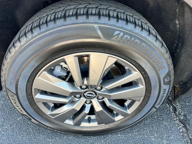 Nissan Pathfinder SV 2023