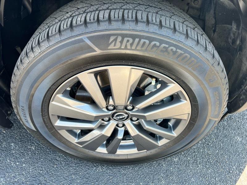 Nissan Pathfinder SV 2023