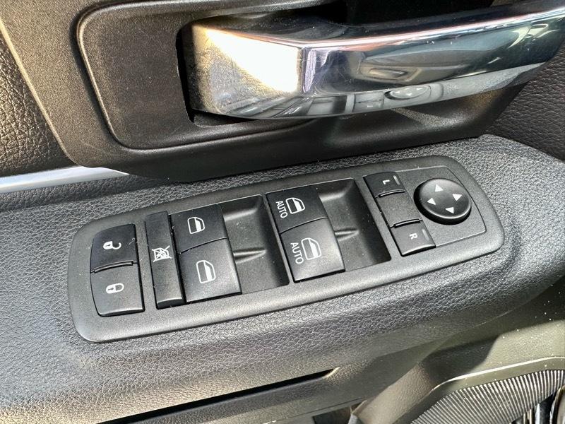 RAM 1500 Classic Warlock 4x4 Crew Cab 5'7" Box 2022