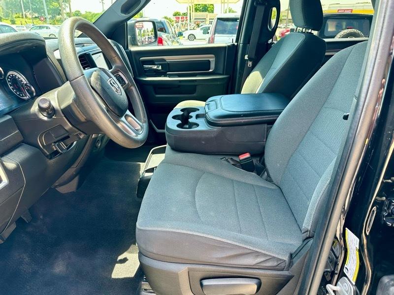 RAM 1500 Classic Warlock 4x4 Crew Cab 5'7" Box 2022