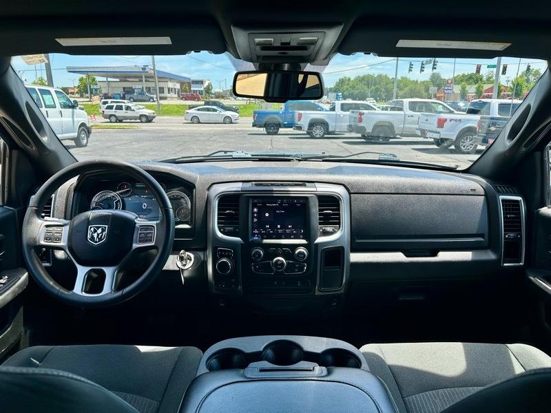 RAM 1500 Classic Warlock 4x4 Crew Cab 5'7" Box 2022