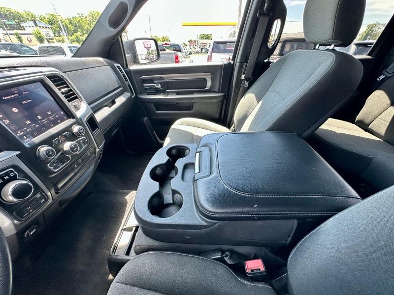 RAM 1500 Classic Warlock 4x4 Crew Cab 5'7" Box 2022