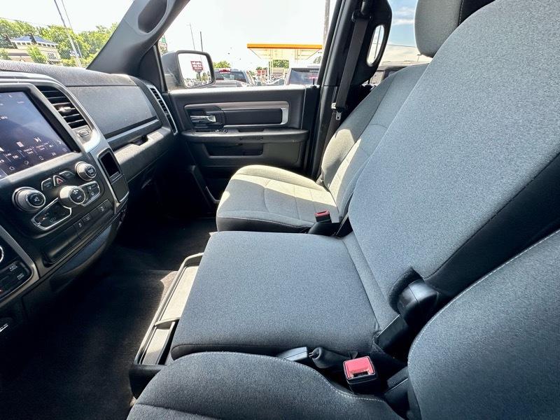 RAM 1500 Classic Warlock 4x4 Crew Cab 5'7" Box 2022
