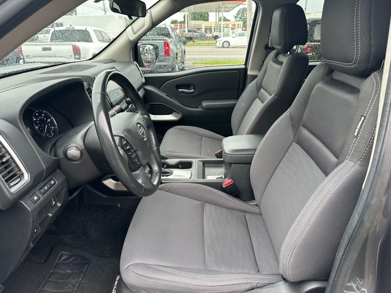 Nissan Frontier SV Crew Cab 4WD 2023