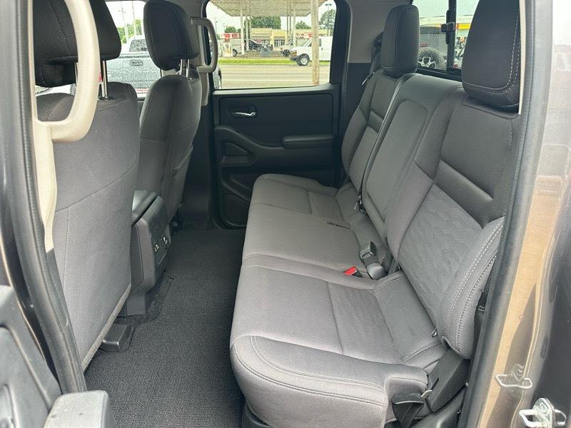 Nissan Frontier SV Crew Cab 4WD 2023