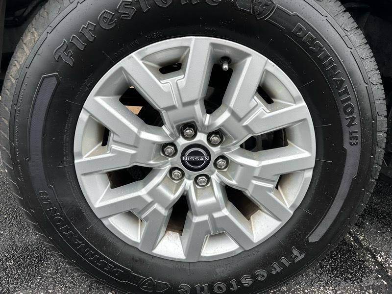 Nissan Frontier SV Crew Cab 4WD 2023