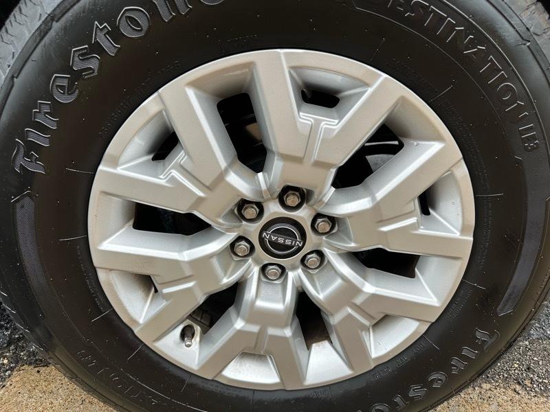 Nissan Frontier SV Crew Cab 4WD 2023