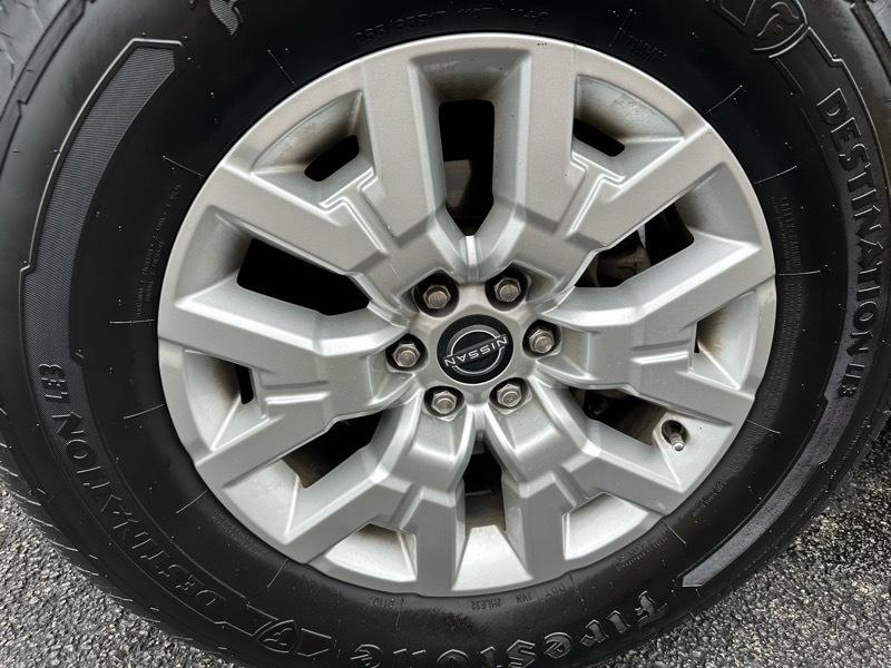 Nissan Frontier SV Crew Cab 4WD 2023