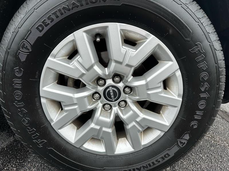 Nissan Frontier SV Crew Cab 4WD 2023