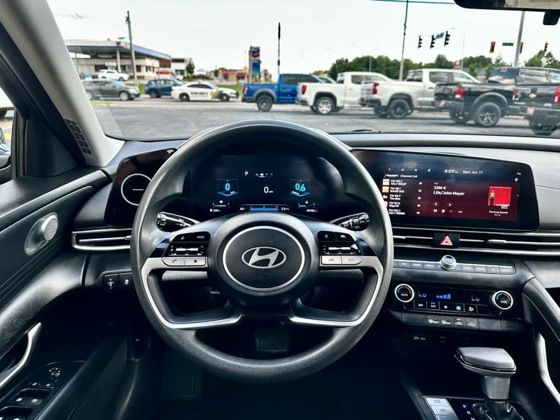 Hyundai Elantra SEL 2024