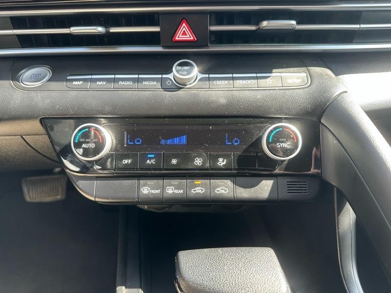 Hyundai Elantra SEL 2024