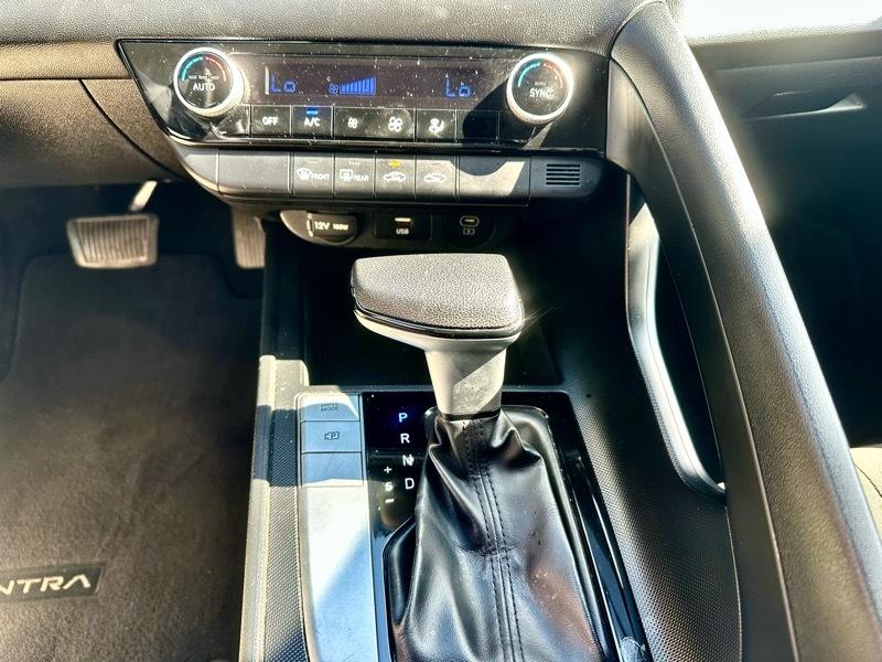 Hyundai Elantra SEL 2024