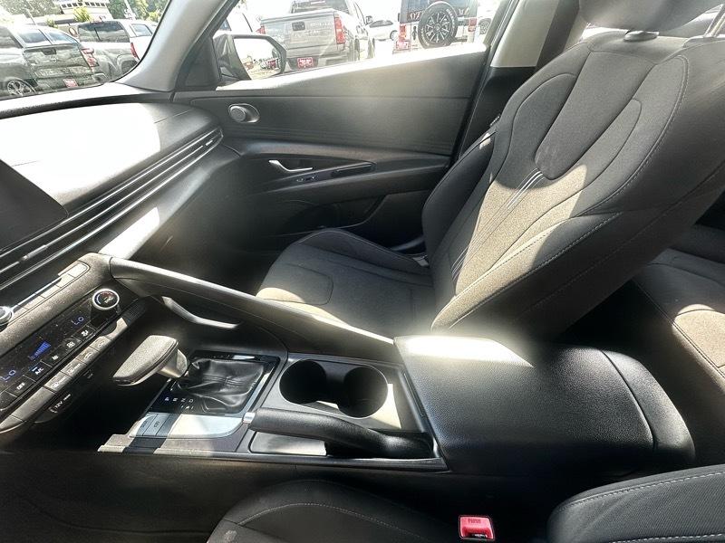 Hyundai Elantra SEL 2024