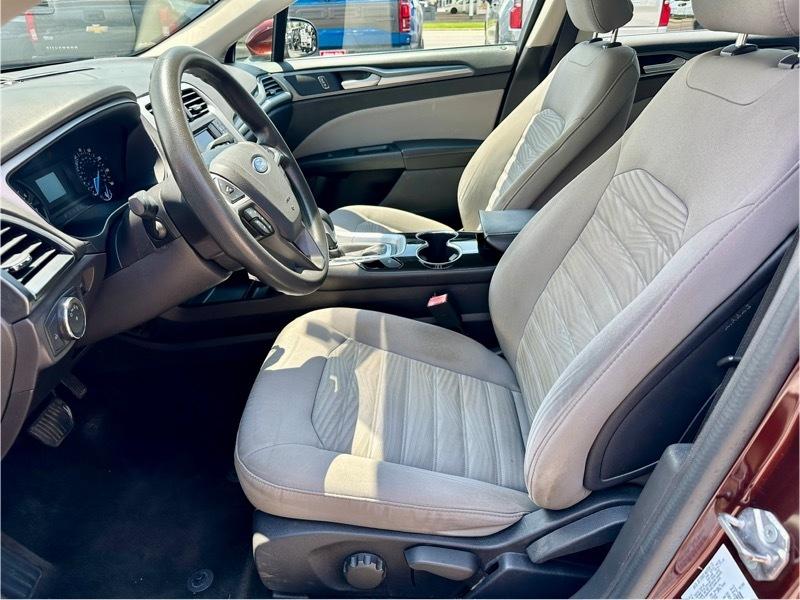 Ford Fusion S 2016