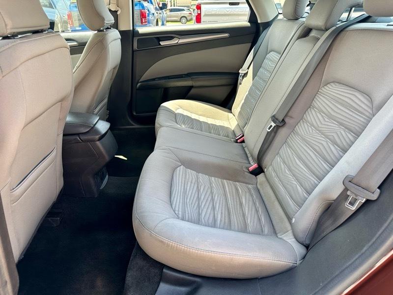Ford Fusion S 2016