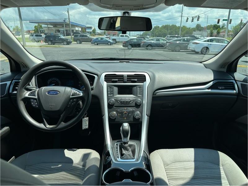 Ford Fusion S 2016