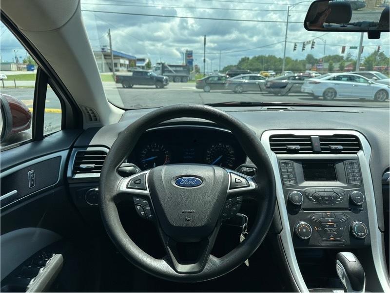 Ford Fusion S 2016