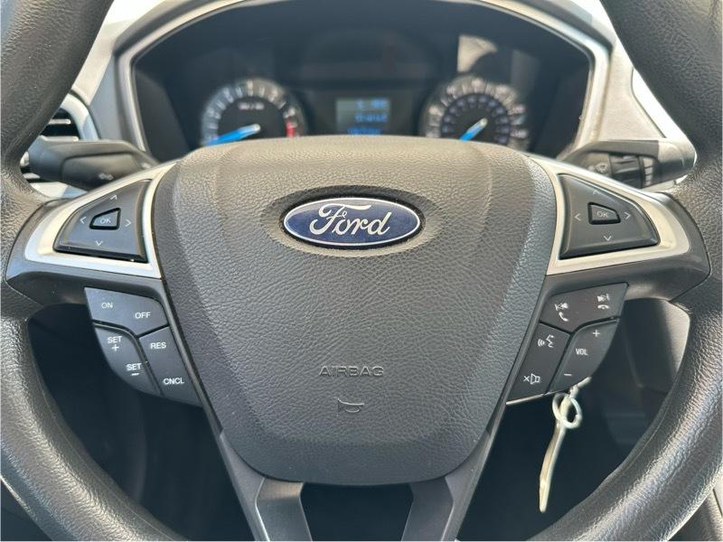 Ford Fusion S 2016