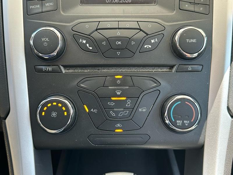 Ford Fusion S 2016