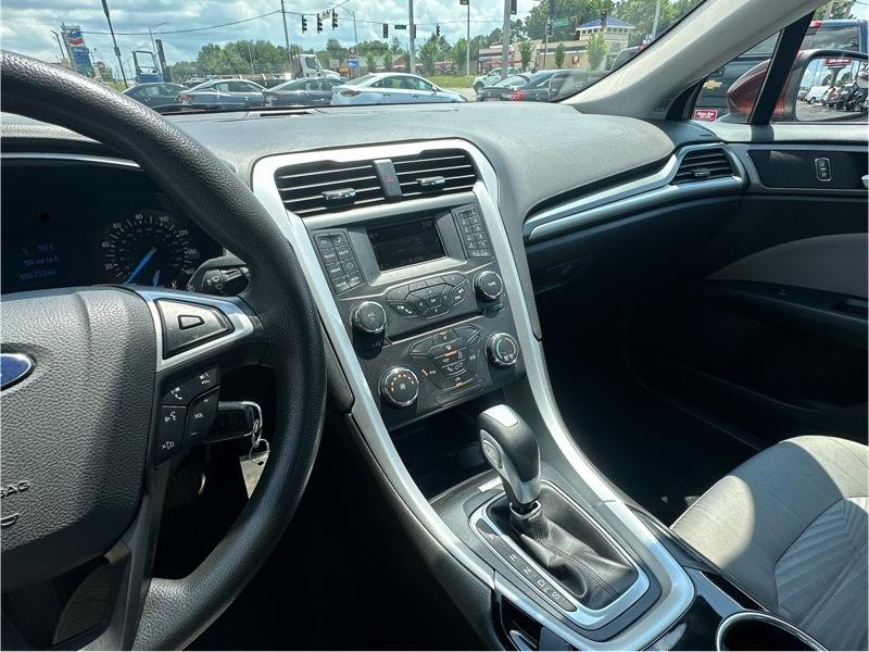 Ford Fusion S 2016