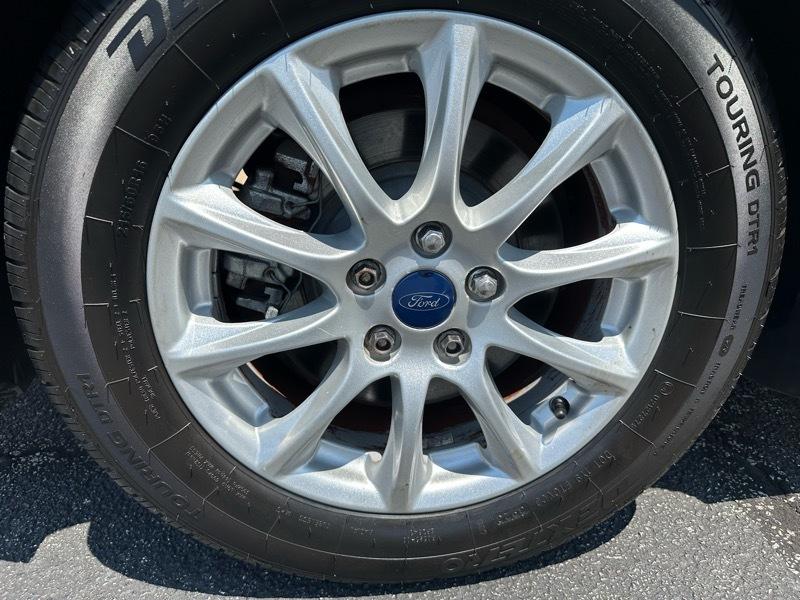 Ford Fusion S 2016