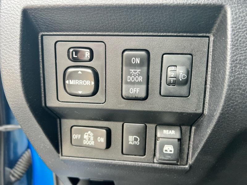 Toyota Tundra SR5 5.7L V8 FFV CrewMax 4WD 2018