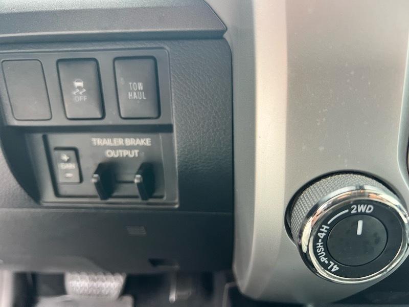 Toyota Tundra SR5 5.7L V8 FFV CrewMax 4WD 2018