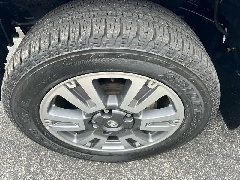 Toyota Tundra SR5 5.7L V8 FFV CrewMax 4WD 2018