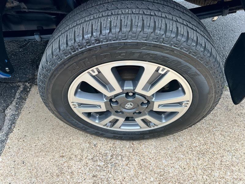 Toyota Tundra SR5 5.7L V8 FFV CrewMax 4WD 2018