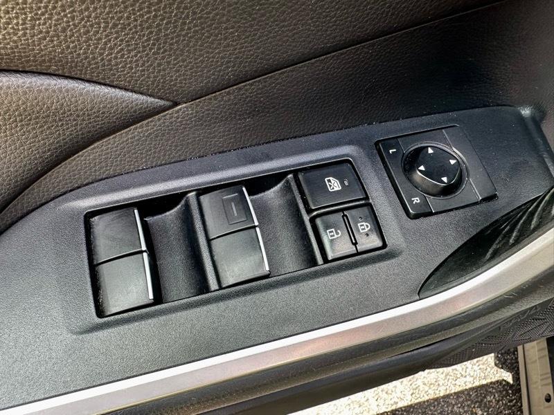 2019 Toyota RAV4 XLE Premium - Photo 8