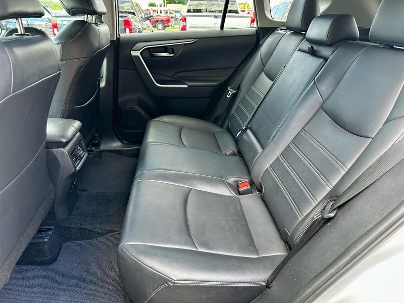 2019 Toyota RAV4 XLE Premium - Photo 11
