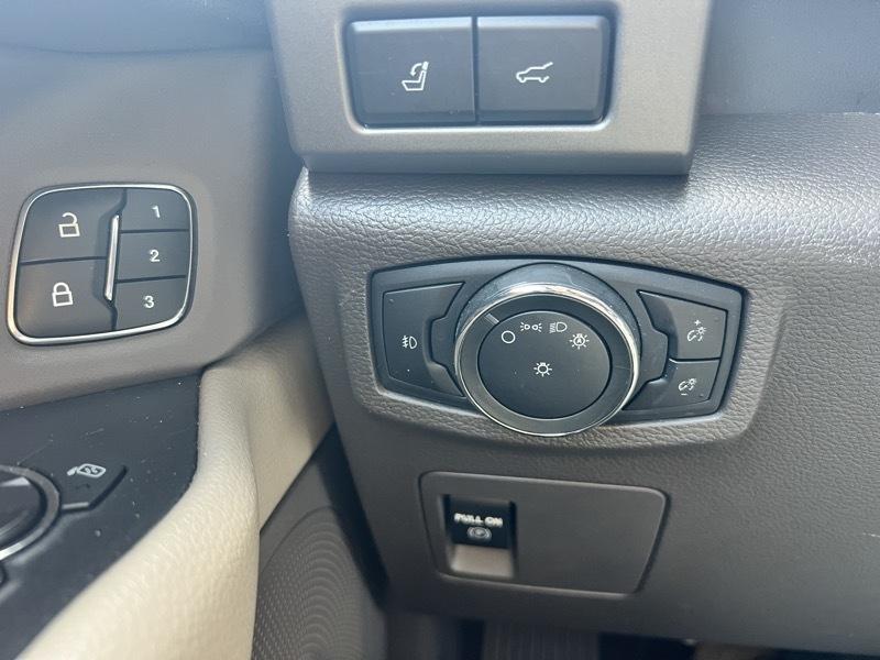 Ford Expedition XLT 2021