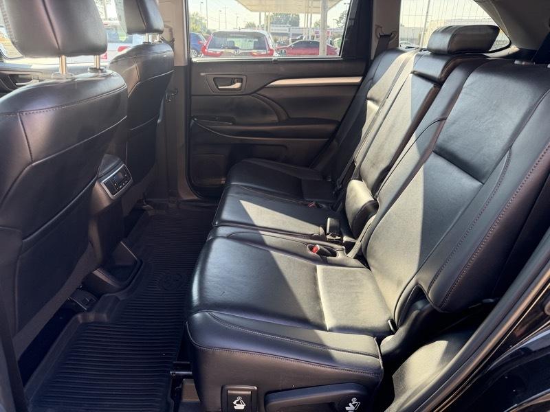 Toyota Highlander SE FWD V6 2019