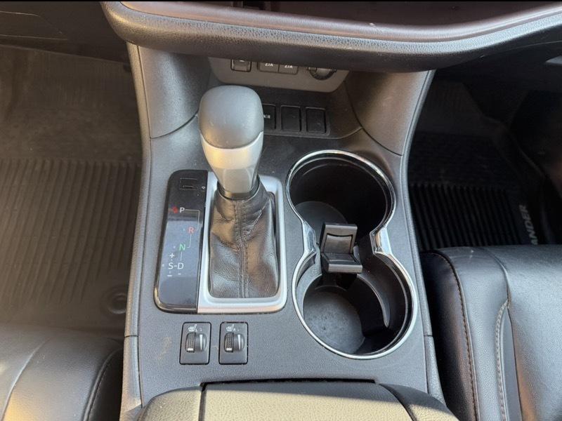 Toyota Highlander SE FWD V6 2019
