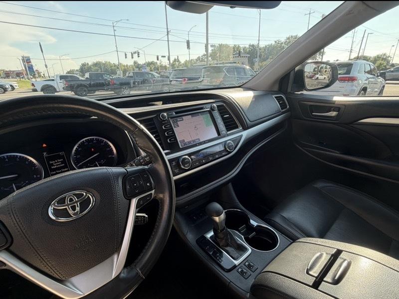 Toyota Highlander SE FWD V6 2019