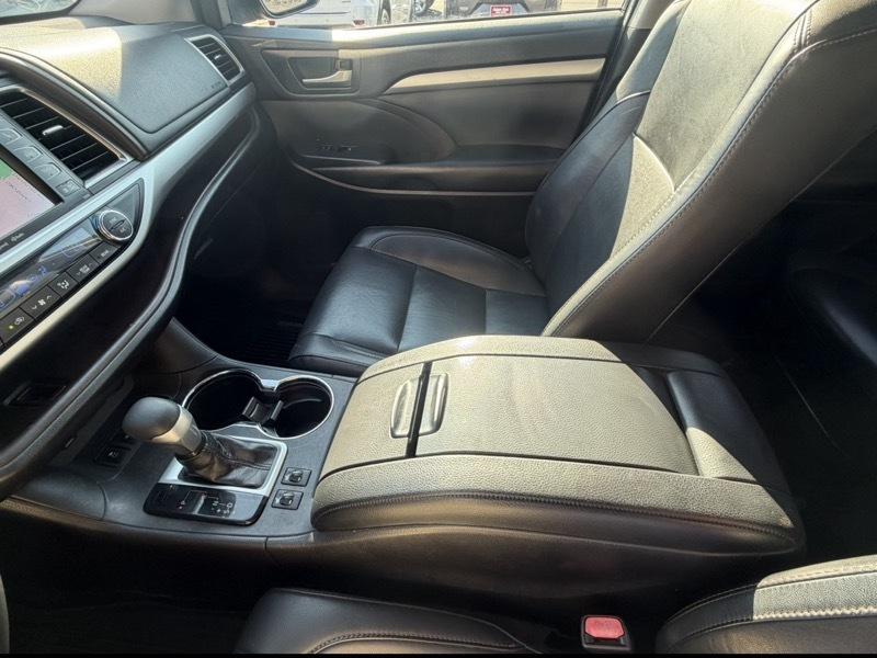 Toyota Highlander SE FWD V6 2019