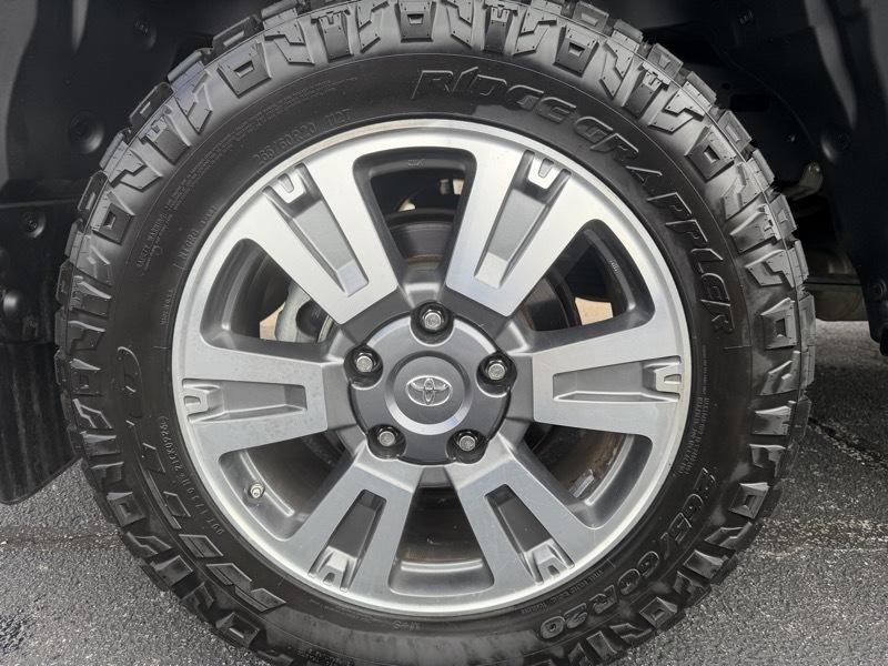 Toyota Tundra Platinum CrewMax 5.7L 4WD 2019