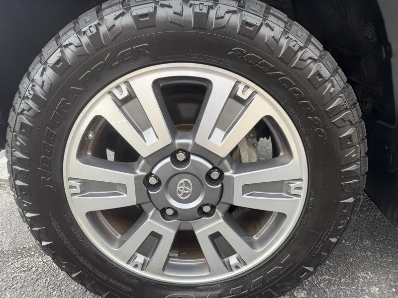 Toyota Tundra Platinum CrewMax 5.7L 4WD 2019