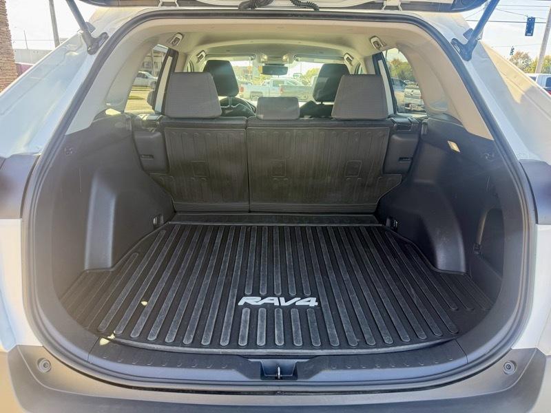 Toyota RAV4 XLE 2025