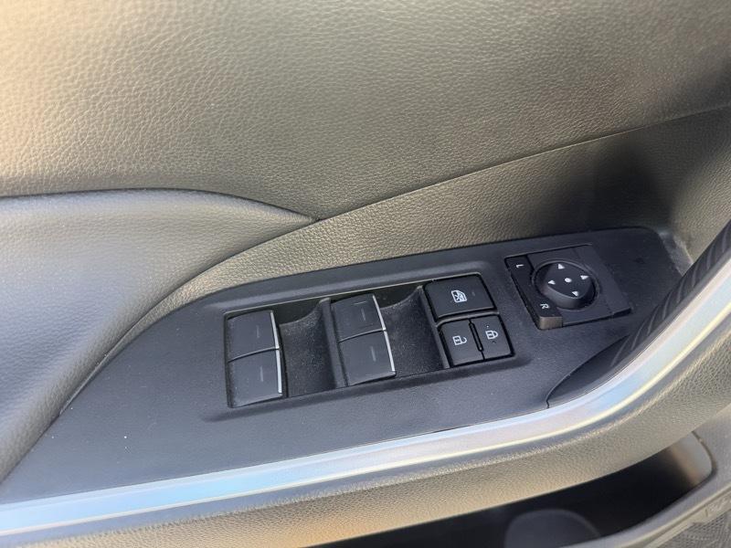 Toyota RAV4 XLE 2025