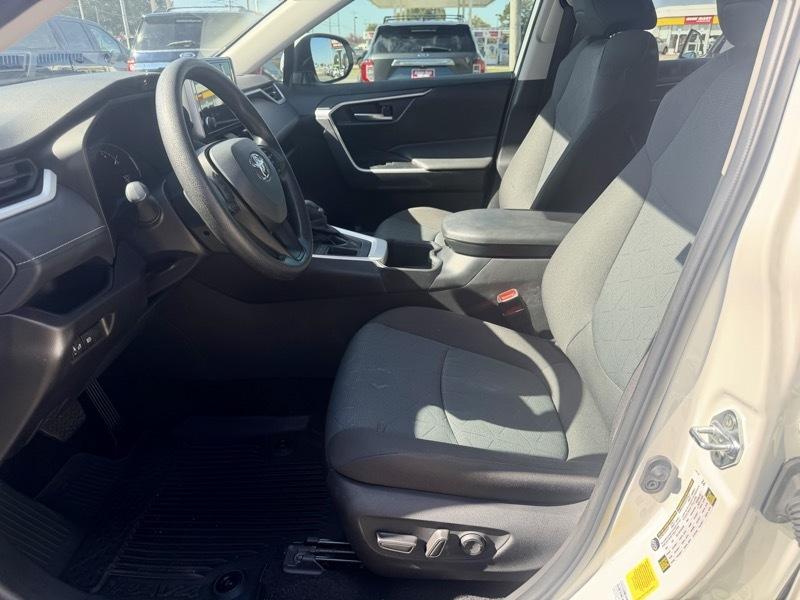 Toyota RAV4 XLE 2025