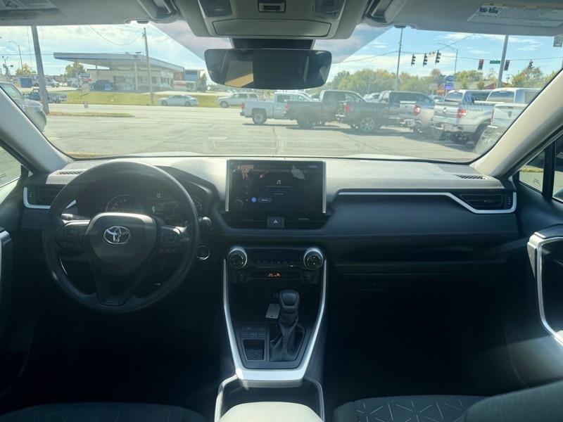 Toyota RAV4 XLE 2025