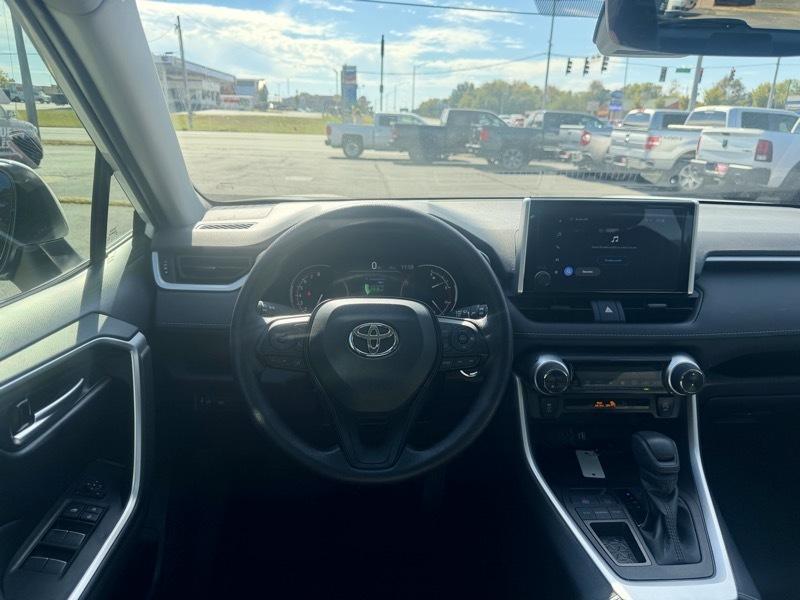 Toyota RAV4 XLE 2025