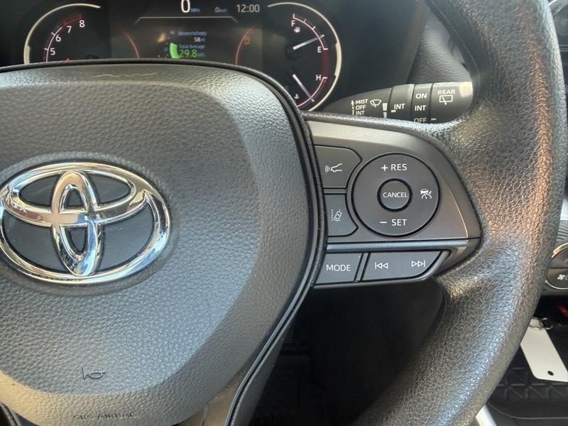 Toyota RAV4 XLE 2025