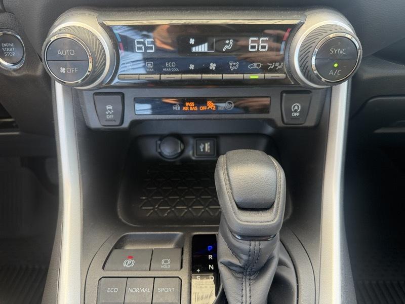Toyota RAV4 XLE 2025