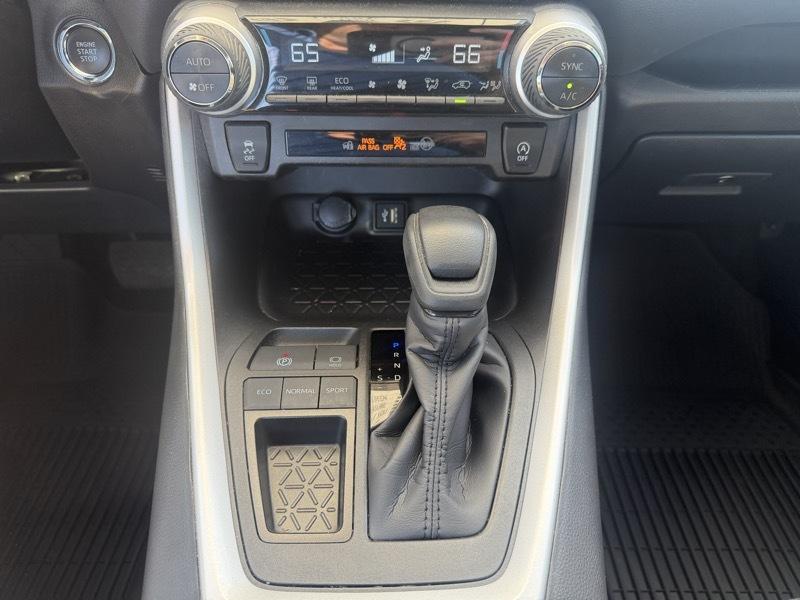 Toyota RAV4 XLE 2025
