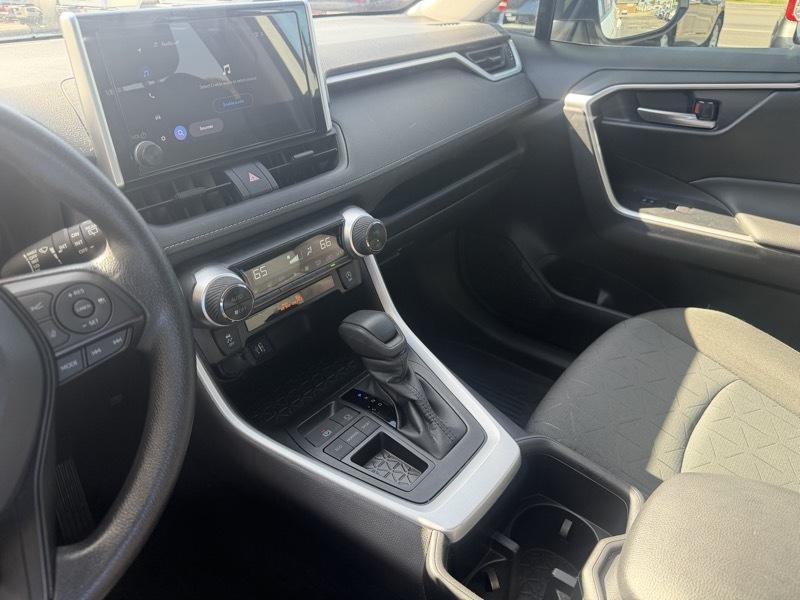 Toyota RAV4 XLE 2025