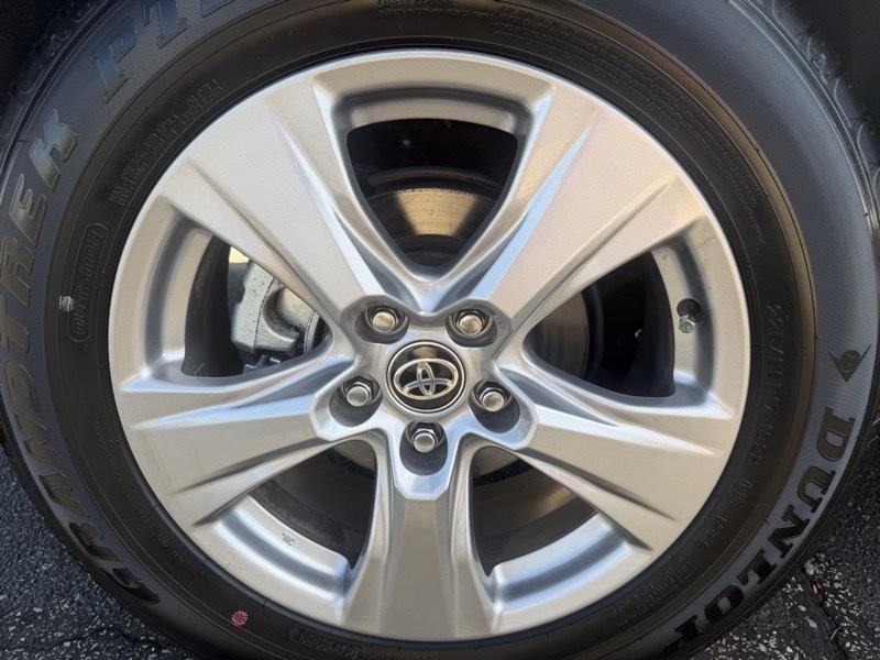 Toyota RAV4 XLE 2025