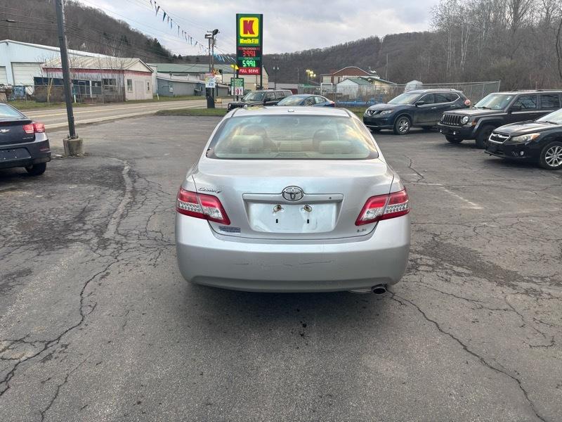 Toyota Camry Base 6-Spd AT 2011