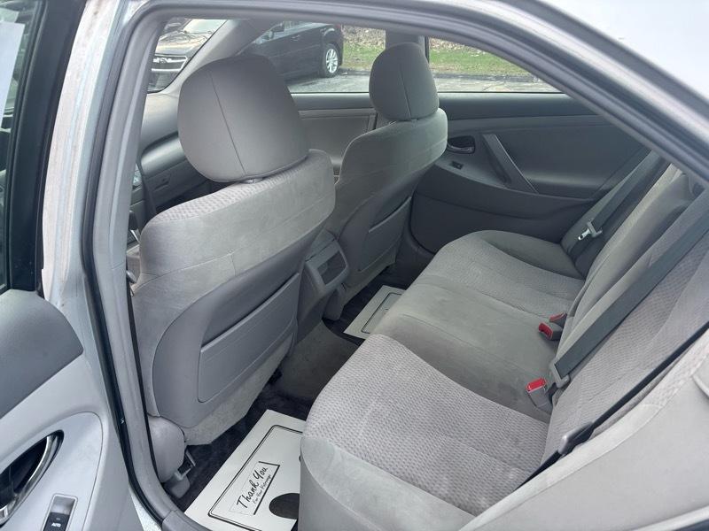 Toyota Camry Base 6-Spd AT 2011